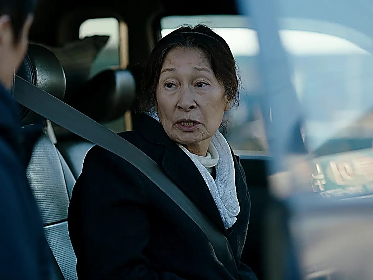 車内で息子の食事の好みを気遣って尋ねるオクドン