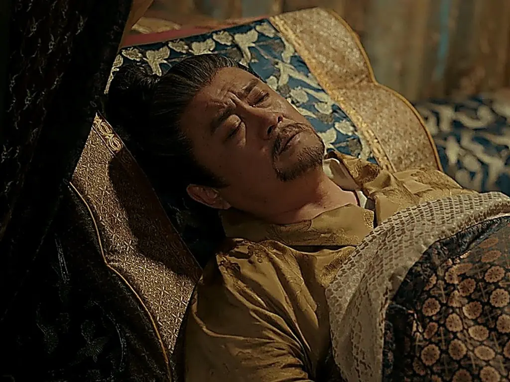 『百花殺』第36話で臨終の床にて真実を打ち明ける皇帝の姿